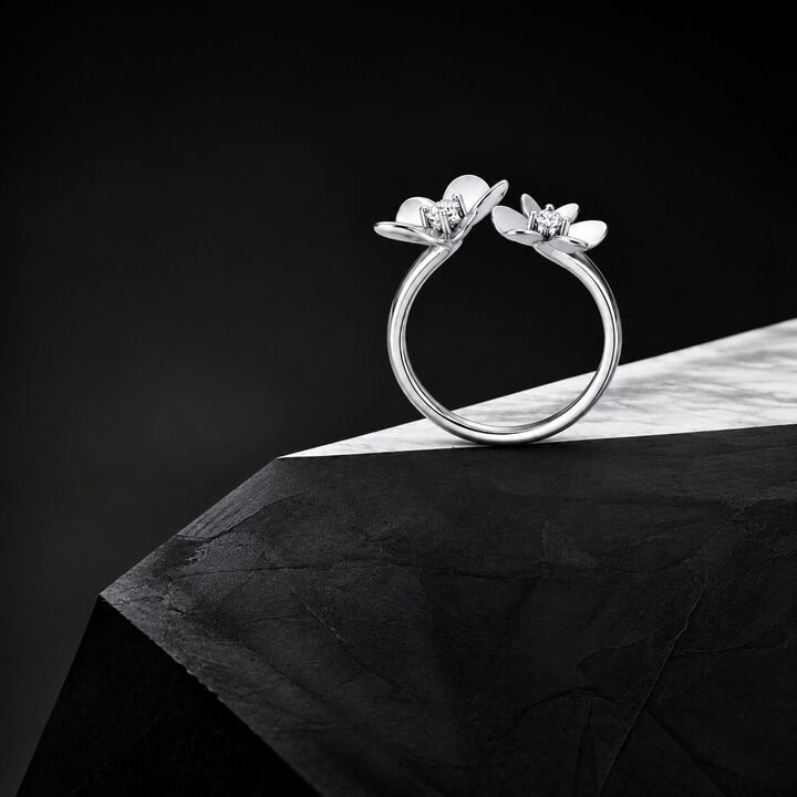 Bloom With A View Silver Finger Ring