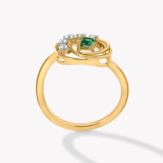 Green Takes Over Ring,,hi-res image number null