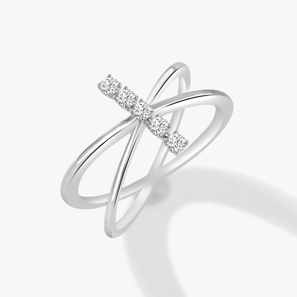 Meet Me In The Middle Ring,,hi-res image number null