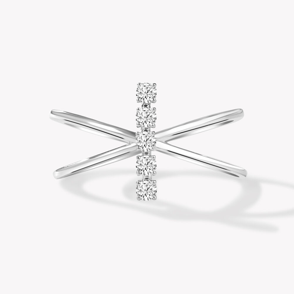 Meet Me In The Middle Ring,,hi-res image number null